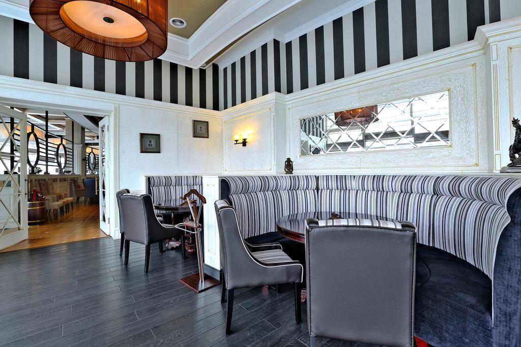 Diplomat Hotel By Ag Hotels Group อัสตานา ภายนอก รูปภาพ