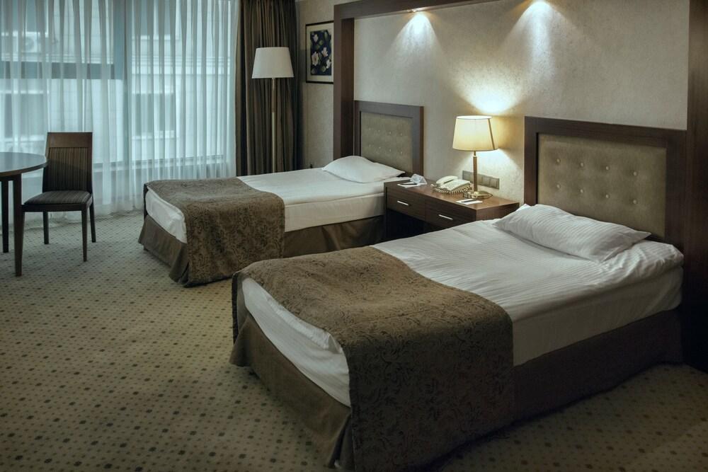 Diplomat Hotel By Ag Hotels Group อัสตานา ภายนอก รูปภาพ